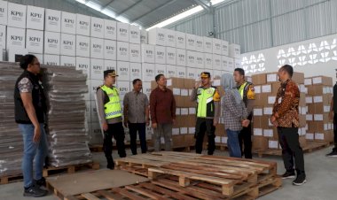 Patroli-Kapolres-Tulungagung,-Cek-Gudang-Logistik-KPU-Pastikan-Keamanan-dan-Kesiapan-Pilkada-2024